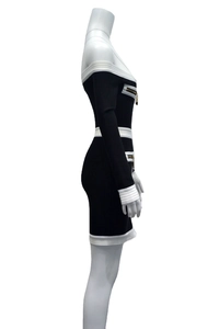 Robe bandage mini à épaules dénudées avec manches longues et poches zippées dorées