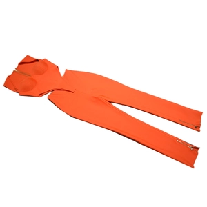 Completo a due pezzi arancione con top a corsetto con zip e pantaloni slim coordinati