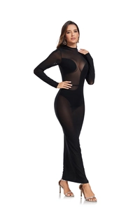 Detail der transparenten Mesh-Einsätze an einem sexy schwarzen figurbetonten Kleid