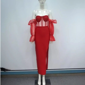 Robe de soirée rouge élégante à épaules dénudées avec corset et manches en tulle