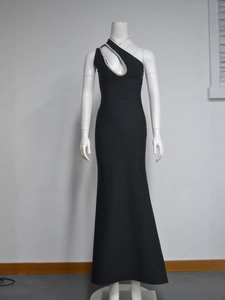 Robe de soirée noire à une épaule avec découpe sexy et bordure en strass argentés