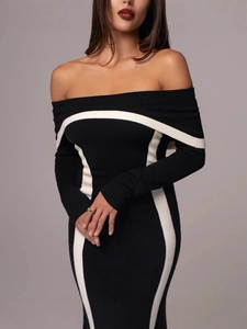 Robe mi-longue moulante à épaules dénudées avec élégant design contrasté noir et blanc