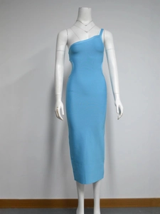 Robe mi-longue bandage bleu clair à une épaule avec découpe à la taille sexy