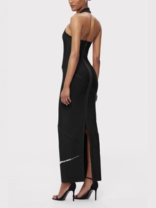 Robe bandage noire dos nu sans manches avec fente latérale haute et détails strass