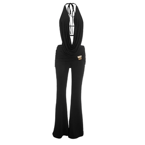 Detailansicht der High-Waist Schlaghose mit elegantem goldenem rechteckigem Schnallendetail