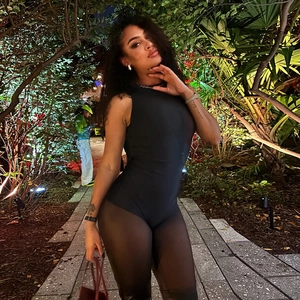 Body noir sexy sans manches avec fronces et détails en maille pour soirée chic