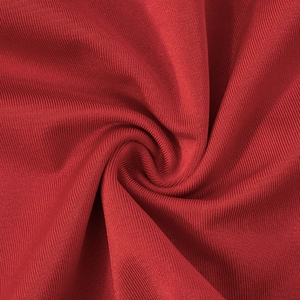 Gros plan détaillé sur la texture du tissu côtelé rouge de cette combinaison sexy