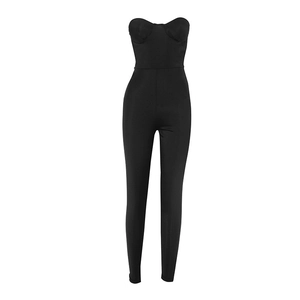 Détail d'un body bustier noir avec bonnets structurés et tissu élastique ajusté