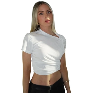 Slim fit white crop top with asymmetrical twist knot design and short sleeves for women