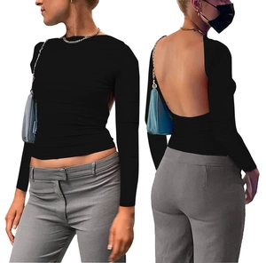 Dettaglio macro del design sexy con schiena scoperta su top nero a maniche lunghe