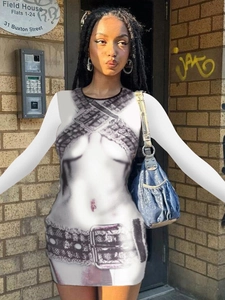 Abito aderente bianco a maniche lunghe da donna con stampa artistica trompe l'oeil