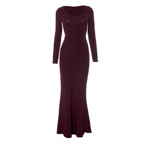 Robe longue moulante bordeaux à manches longues avec détail d'ourlet en queue de sirène