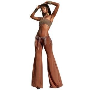 Conjunto marrón oscuro de dos piezas con top de tubo y pantalón campana con flecos