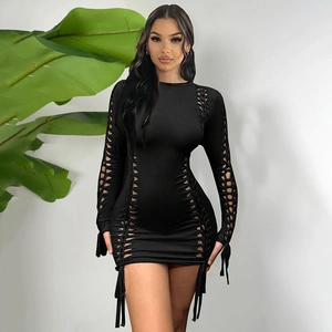 Sexy schwarzes Langarm-Minikleid mit seitlichen Schnür-Ausschnitten und eng anliegender Passform