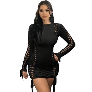 Sexy schwarzes Langarm-Minikleid mit Schnür-Ausschnitten an Seiten und Ärmeln