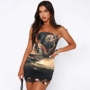 Detail van mini bodycon jurk met olieverfprint en artistiek vintage patroon