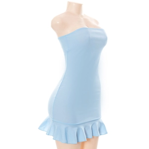 Vue latérale de la robe bustier bleu clair avec coupe ajustée et ourlet à volants