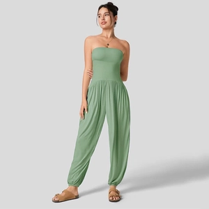 Dames zomer strapless jumpsuit saliegroen met elastische taille en jogger boorden