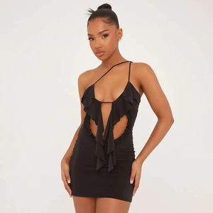 Robe noire sexy à une épaule avec découpe à la taille et volants pour style de soirée