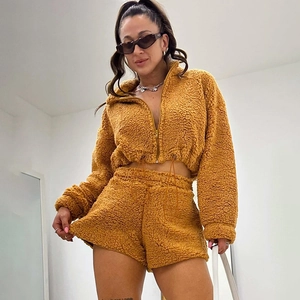 Γυναικείο σετ από fleece sherpa σε χρώμα τζίντζερ με φούτερ και σορτς με κορδόνι