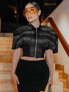Veste matelassée courte noire pour femme avec manches bouffantes et taille élastique