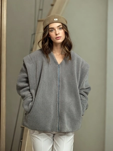 Women's casual grey fleece jacket with zipper closure and cozy oversized silhouette