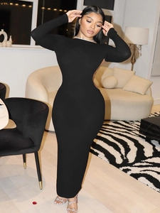 Robe maxi noire élégante à manches longues avec dos nu et coupe ajustée