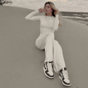 Relaxed white long sleeve slim top and high waist wide leg pants set on beach