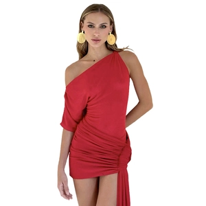 Robe courte rouge asymétrique à une épaule avec détails froncés et ruban