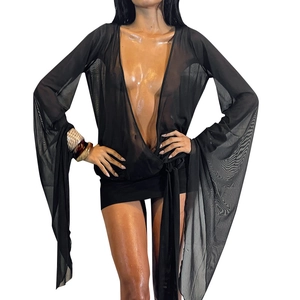Sexy schwarzes Mini-Netzkleid mit tiefem V-Ausschnitt, Glockenärmeln und Taillenschnürung