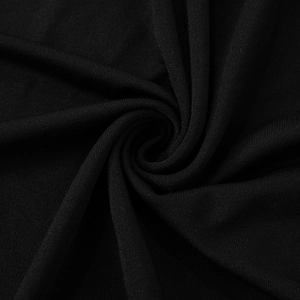 Détail du tissu en maille côtelée noire montrant sa texture douce et son beau tombé