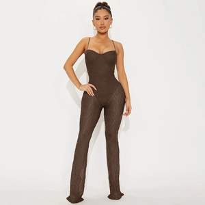 Sexy dunkelbrauner Spitzen-Jumpsuit mit dünnen Trägern und transparentem Mesh-Stoff
