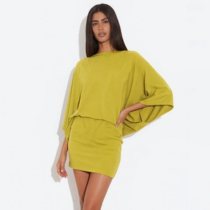 Ensemble chic deux pièces en tricot vert citron avec haut ample et jupe courte