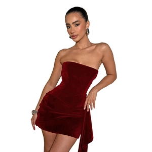 Robe bustier élégante en velours bordeaux avec drapé latéral pour la mode d'hiver