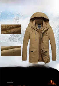 Dettaglio della fodera in peluche spessa e del tessuto in puro cotone della giacca invernale
