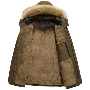 Parka invernale da uomo marrone con fodera in pile e cappuccio con bordo in pelliccia