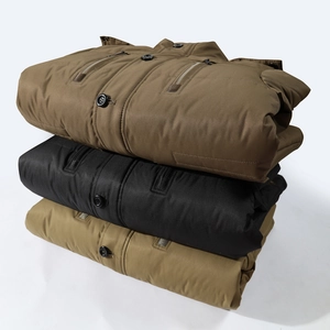 Parka invernali da uomo con cappuccio in pelliccia nei colori verde oliva, nero e kaki