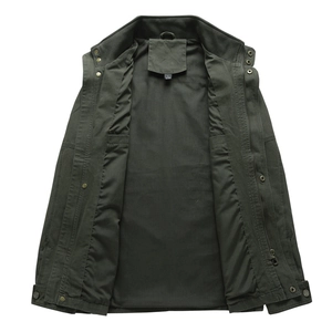 Militärische Baumwolljacke in Armee-Grün mit Stehkragen und geknöpfter Windschutzleiste