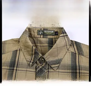 Dettaglio colletto di camicia a quadri outdoor con etichetta logo e bottoni vintage