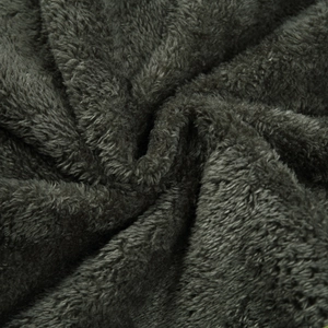 Vista macro della fodera in pile grigio scuro che mostra la trama morbida della giacca