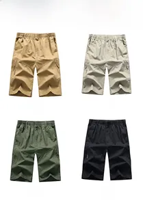 Detalle de cuatro pantalones cortos cargo en colores tostado, caqui, verde y azul oscuro