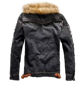 Giacca di jeans nera invernale da uomo con cappuccio, collo in pelliccia e vista retro