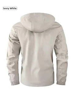 Vista posteriore del parka outdoor bianco avorio con cappuccio e tessuto antivento