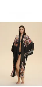 Peignoir élégant en satin avec imprimé pivoine de haute qualité et manches longues classiques