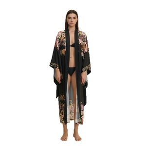 Peignoir long en satin noir pour femme avec imprimé floral, style kimono chic