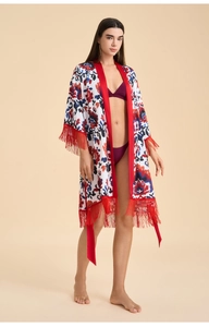 Vue détaillée du peignoir floral pour femme avec franges rouges et imprimé vintage