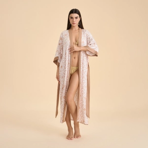 Peignoir kimono chic en satin blanc avec imprimé ethnique et bordure contrastée