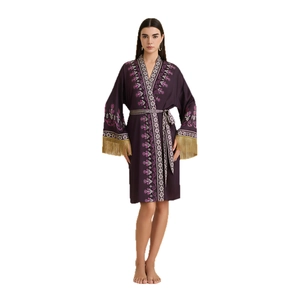 Peignoir élégant en satin violet foncé avec broderie florale et franges dorées pour femme