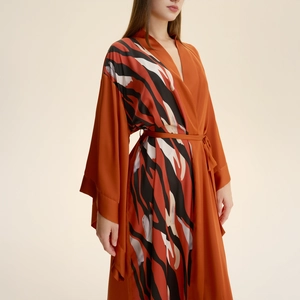 Robe de chambre longue en satin orange foncé pour femme avec imprimé tigre et manches évasées
