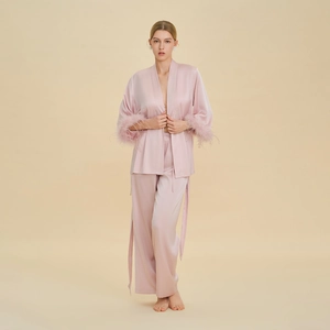 Pyjama de Luxe en Satin Haut Et Pantalon Femme Chemisier Croisé Manches Longues Avec Poignets en Plumes Amovibles Loungewear
